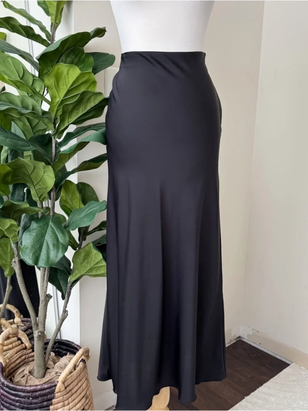Black Midi satin slip Skirt - Picture 2 of 7